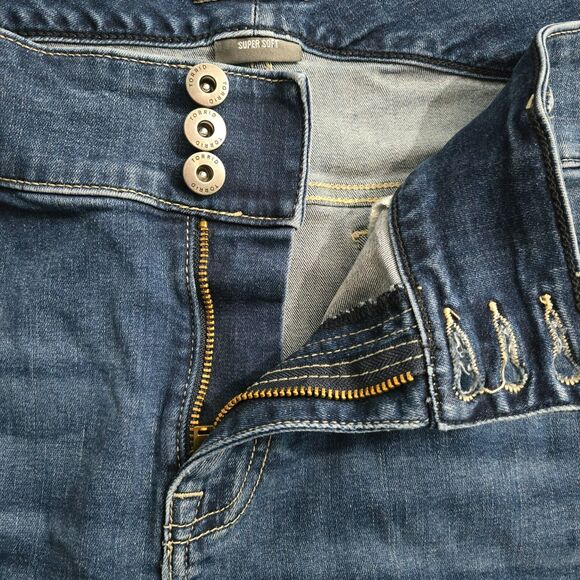 Torrid Women 22S Skinny Jeggings Med Wash Blue Super Soft High Rise Stretch - Picture 6 of 14